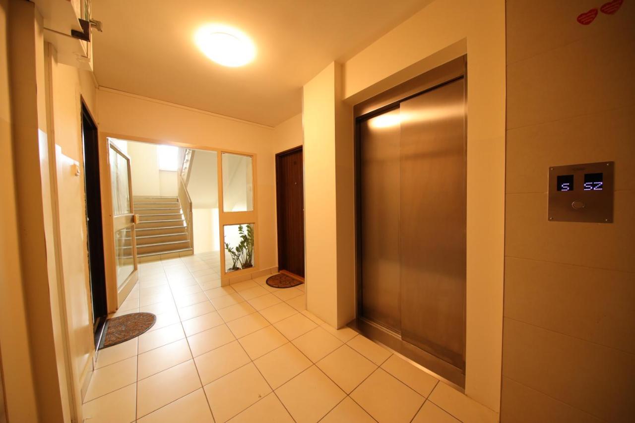 Bronco Apartments ワルシャワ エクステリア 写真